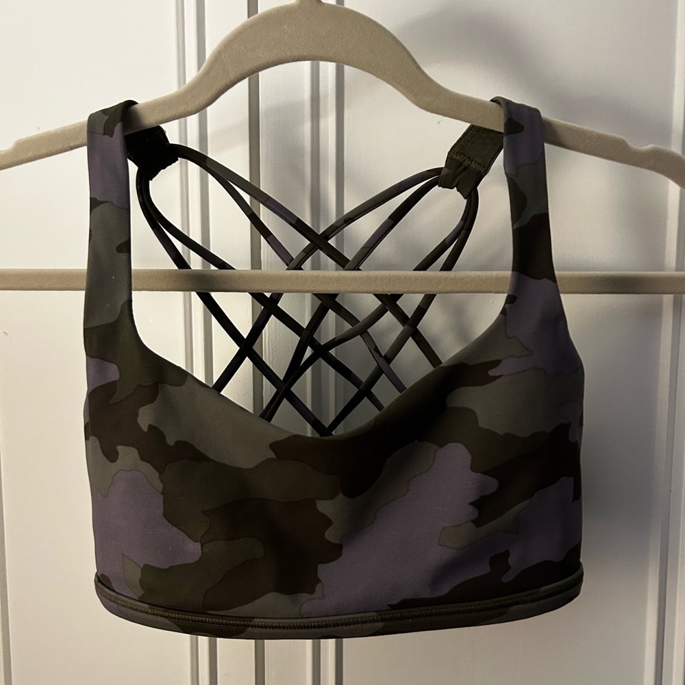 Lululemon sports bra